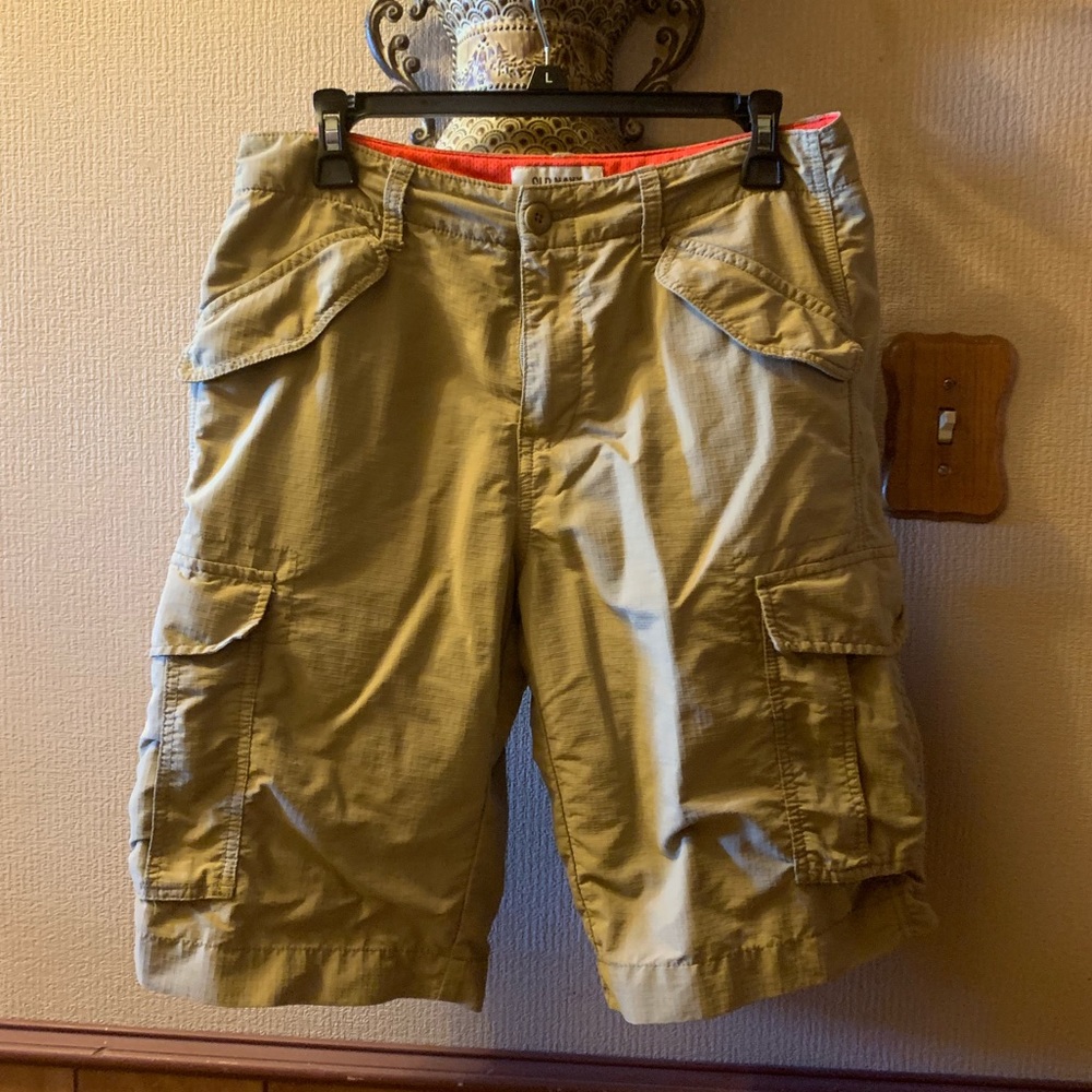 Men’s old navy shorts great condition.
